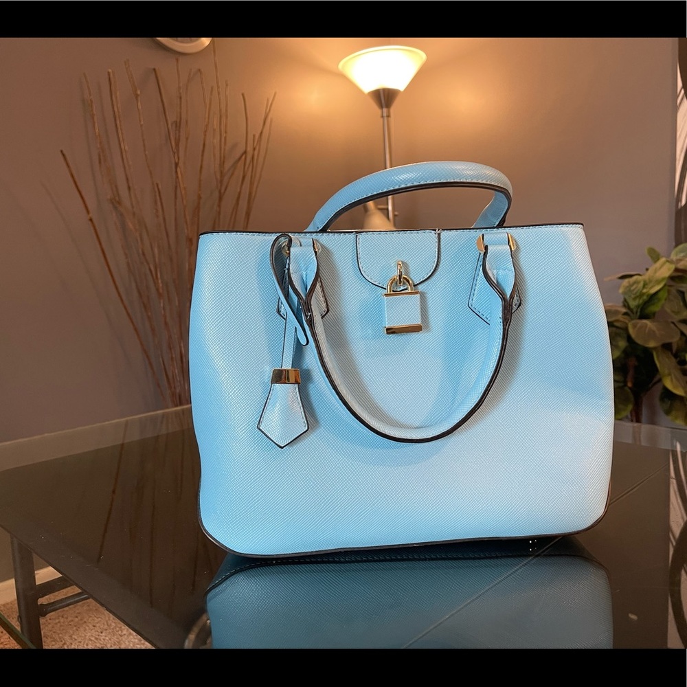 VERY pretty Baby Blue handbag! Excellent Condition! SALE